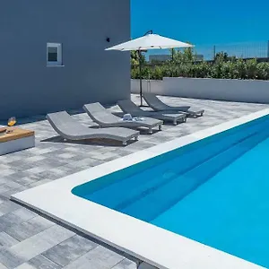 blackbeauty-apartments.hotelinzadar.com/